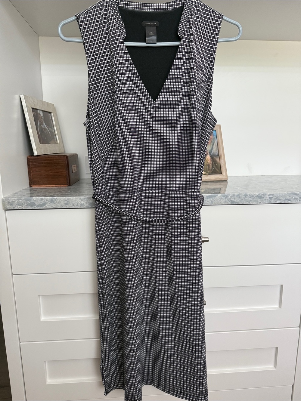 Ann Taylor Black and White V-Neck Sleeveless Dress